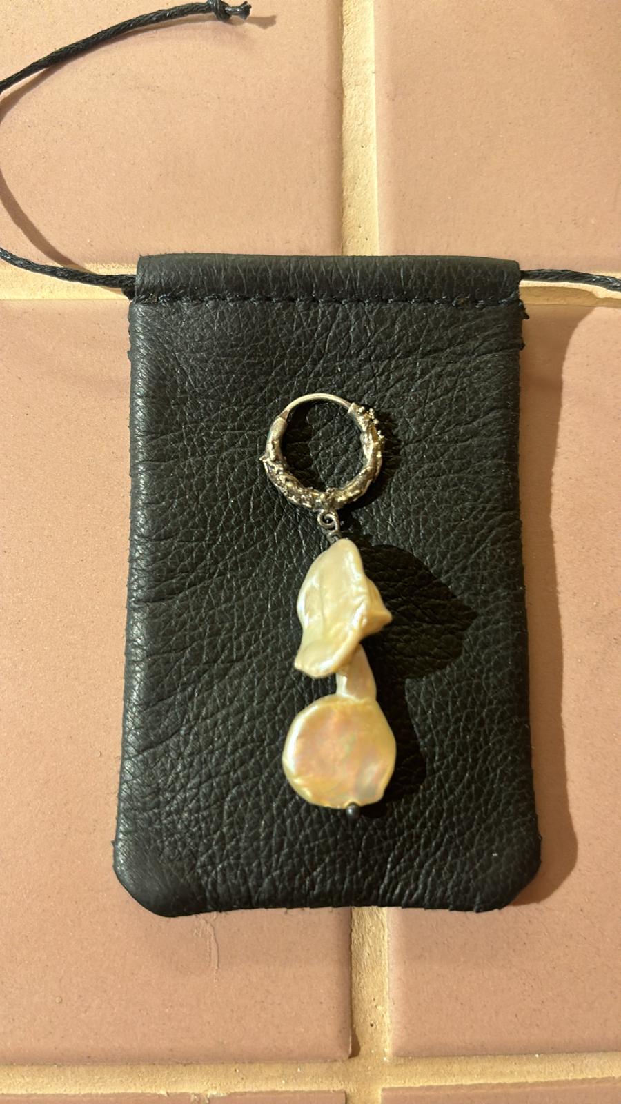 Meditative Parts - Earring - Imperfect south sea pearl